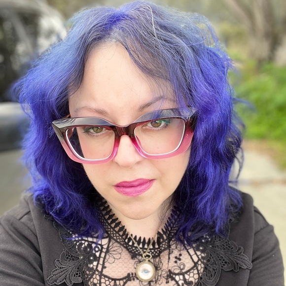 Meet your Posher, Tina - Picture 1 of 3